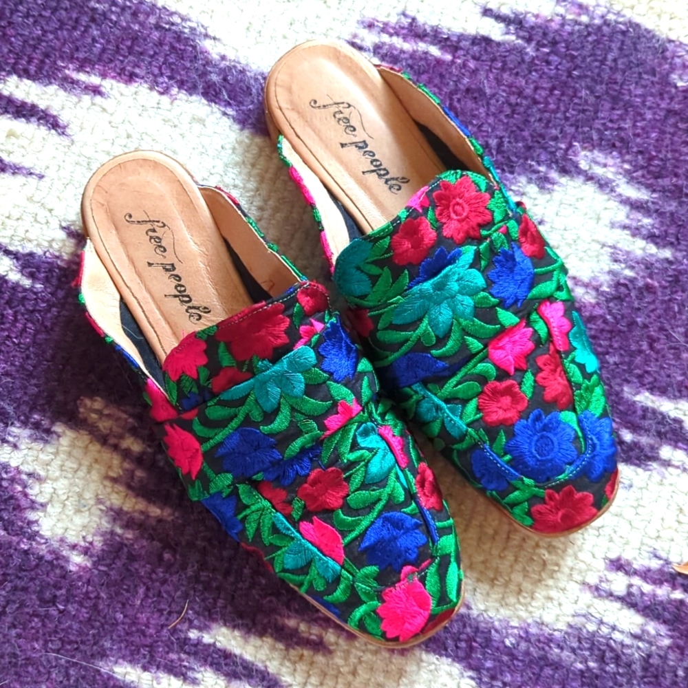 Free People colorful slides